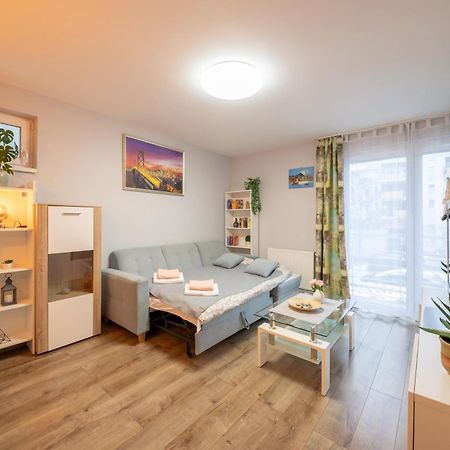 Center Budget Apartment Inside Free Parking Self Check-In Free Streaming Ac Balcony Budapest Eksteriør billede