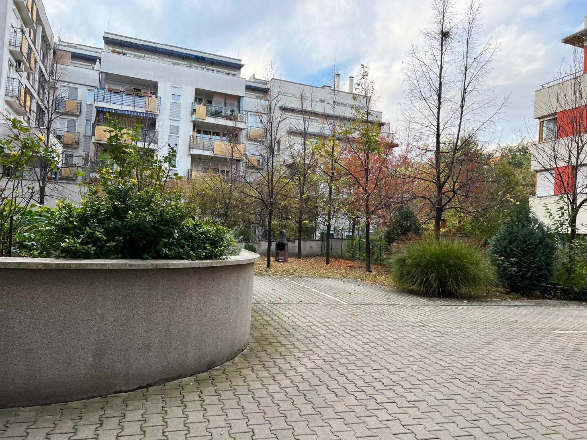 Center Budget Apartment Inside Free Parking Self Check-In Free Streaming Ac Balcony Budapest Eksteriør billede