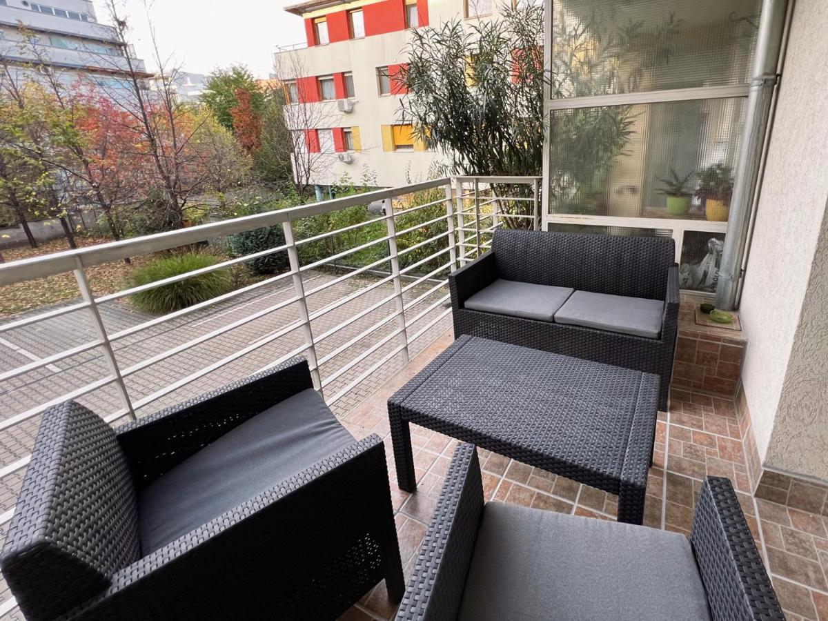 Center Budget Apartment Inside Free Parking Self Check-In Free Streaming Ac Balcony Budapest Eksteriør billede