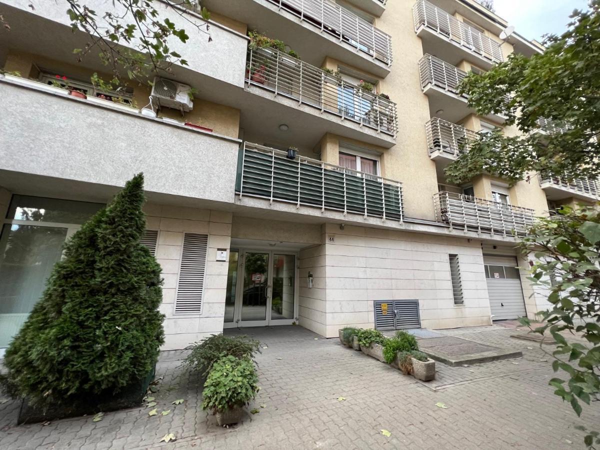 Center Budget Apartment Inside Free Parking Self Check-In Free Streaming Ac Balcony Budapest Eksteriør billede