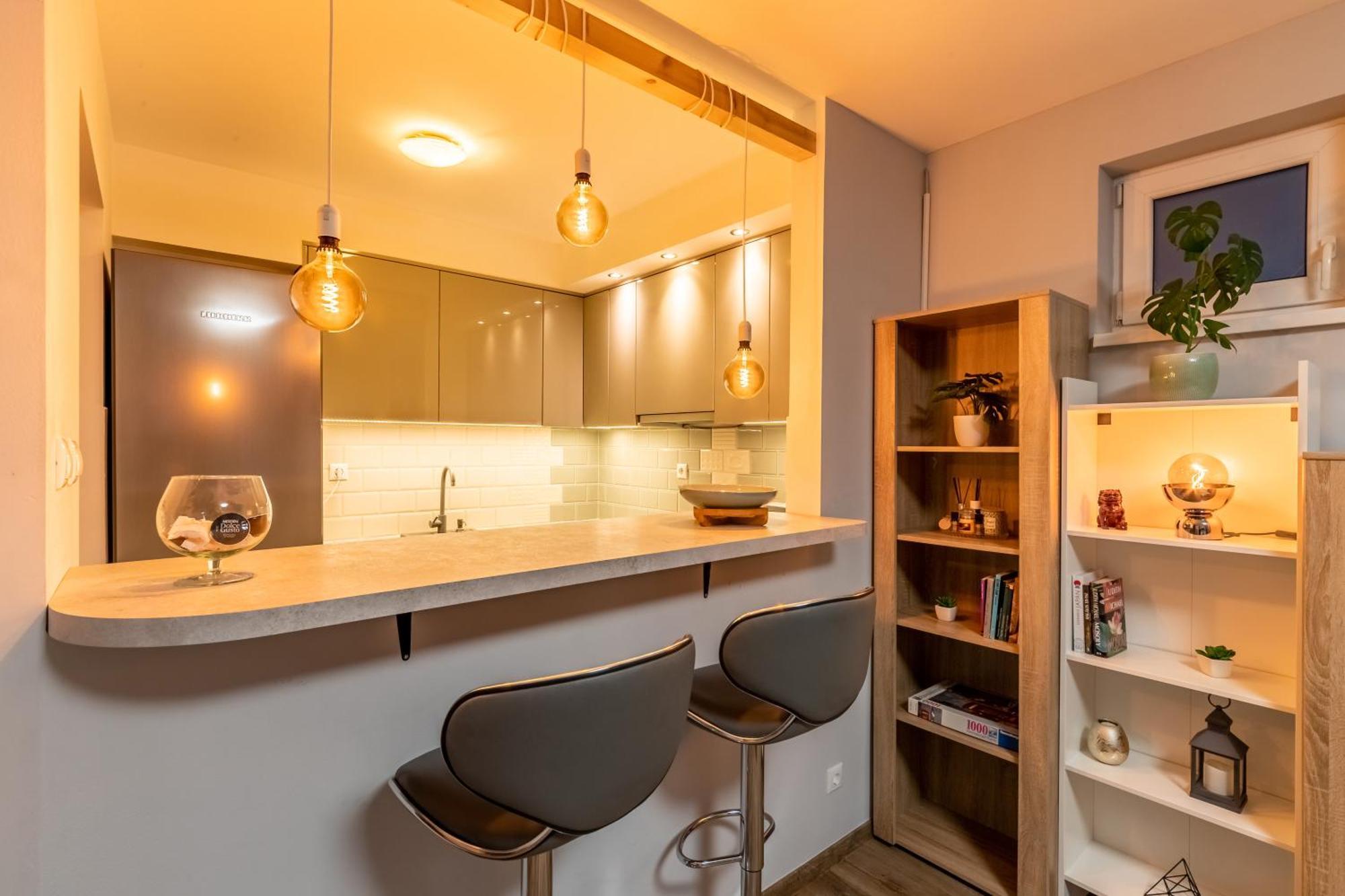 Center Budget Apartment Inside Free Parking Self Check-In Free Streaming Ac Balcony Budapest Eksteriør billede