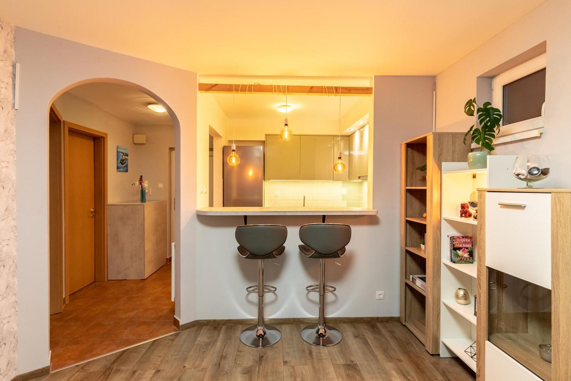 Center Budget Apartment Inside Free Parking Self Check-In Free Streaming Ac Balcony Budapest Eksteriør billede